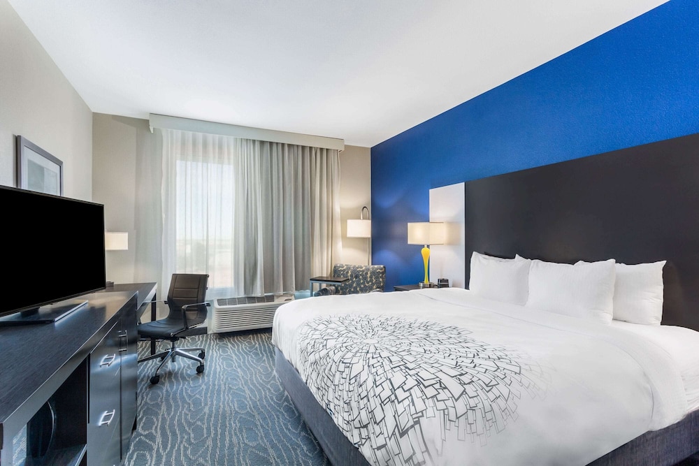 Room, 1 King Bed, Non Smoking photo 2