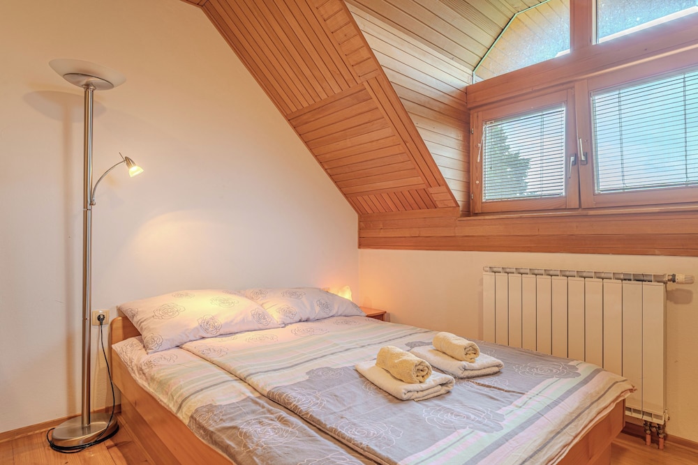 Family Studio (Oblak Estate Studio Ina)
