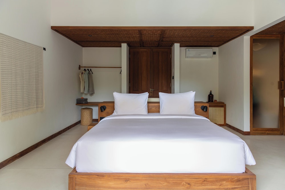 Deluxe Double Room, Balcony, Pool View