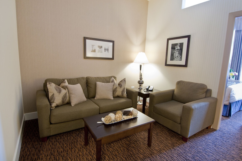 Suite, 1 King Bed with Sofa bed, Non Smoking - Photo 5