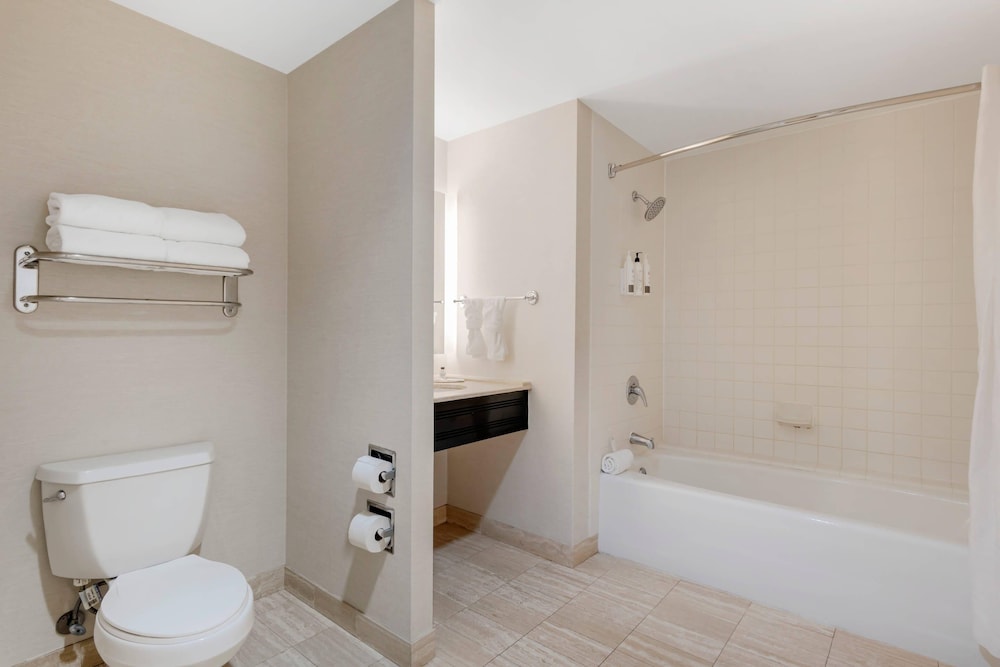 Suite, Multiple Beds, Non Smoking - Photo 5