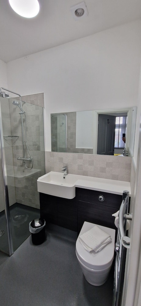 Family Double Room, Multiple Beds, Ensuite, Garden View photo 3