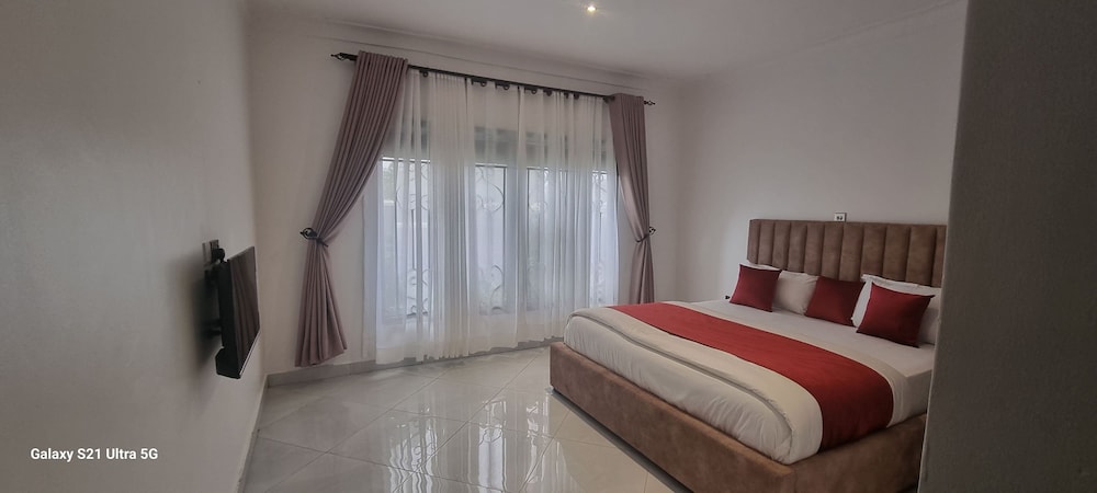 Bungalow, 3 Bedrooms, Balcony, Garden View