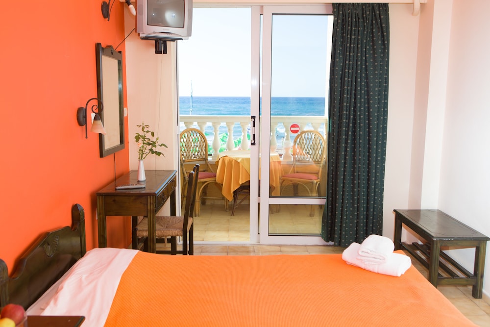 Standard Double or Twin Room, Sea View, Beachfront photo 3