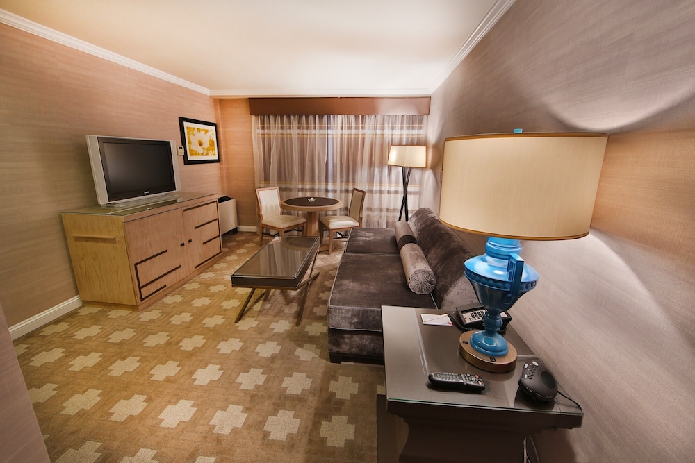 Forum Tower Mini Suite King Non Smoking - Photo 3