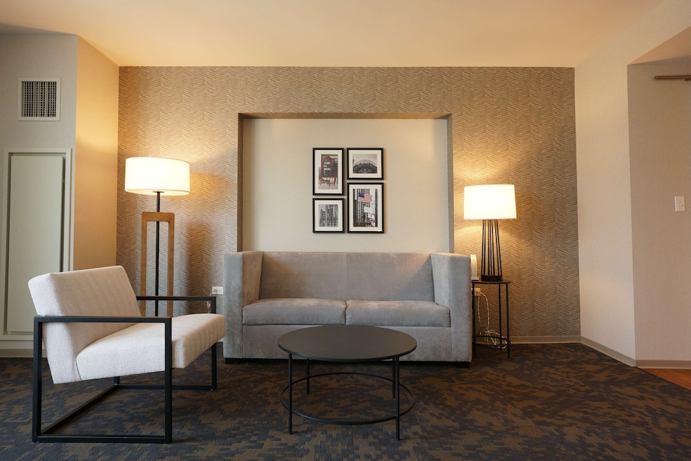 Suite, 1 King Bed, Non Smoking