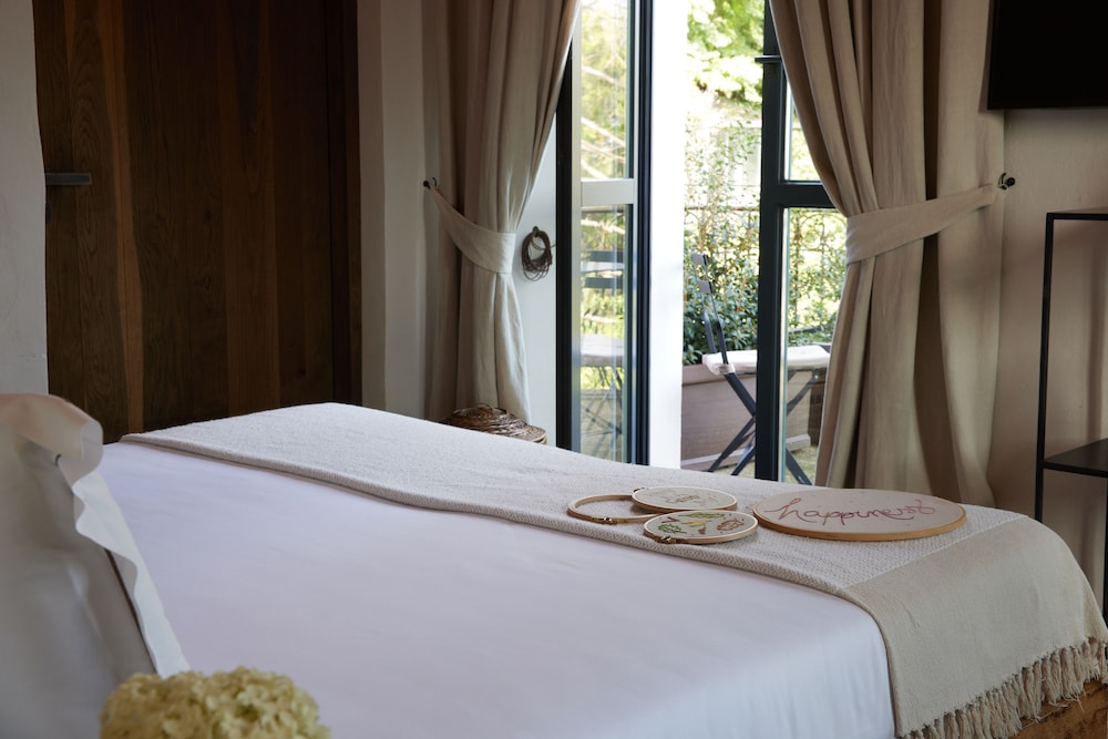 Superior Double Room, 1 King Bed, Lake View photo 3