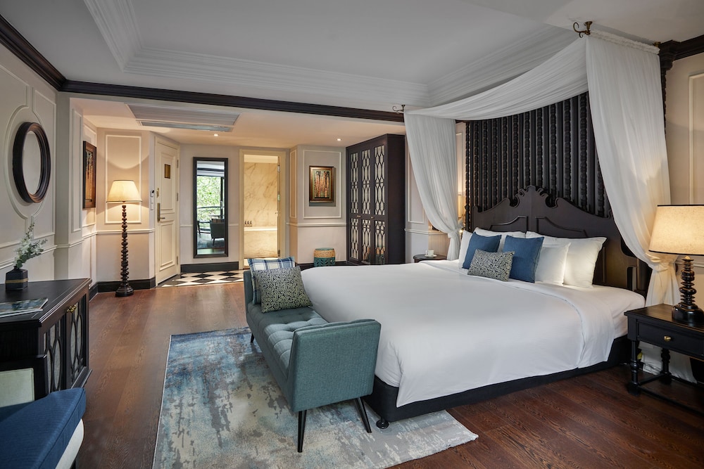 Executive Suite, Balcony thumbnail 5