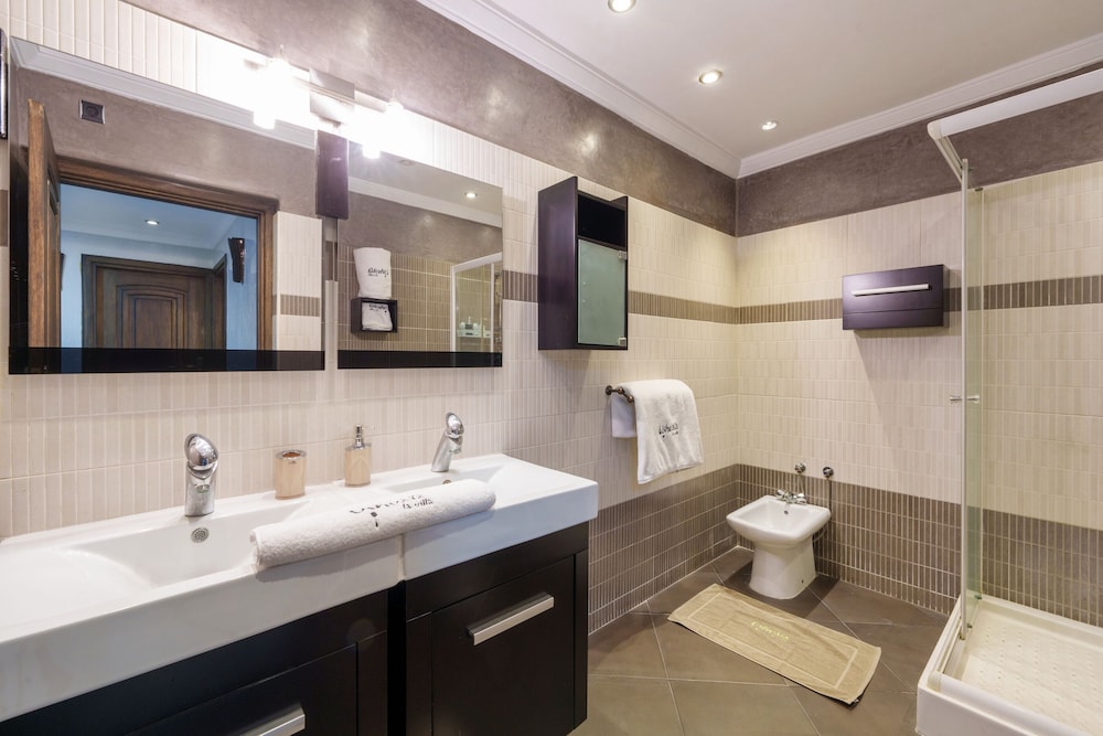 Standard Double or Twin Room - Photo 6