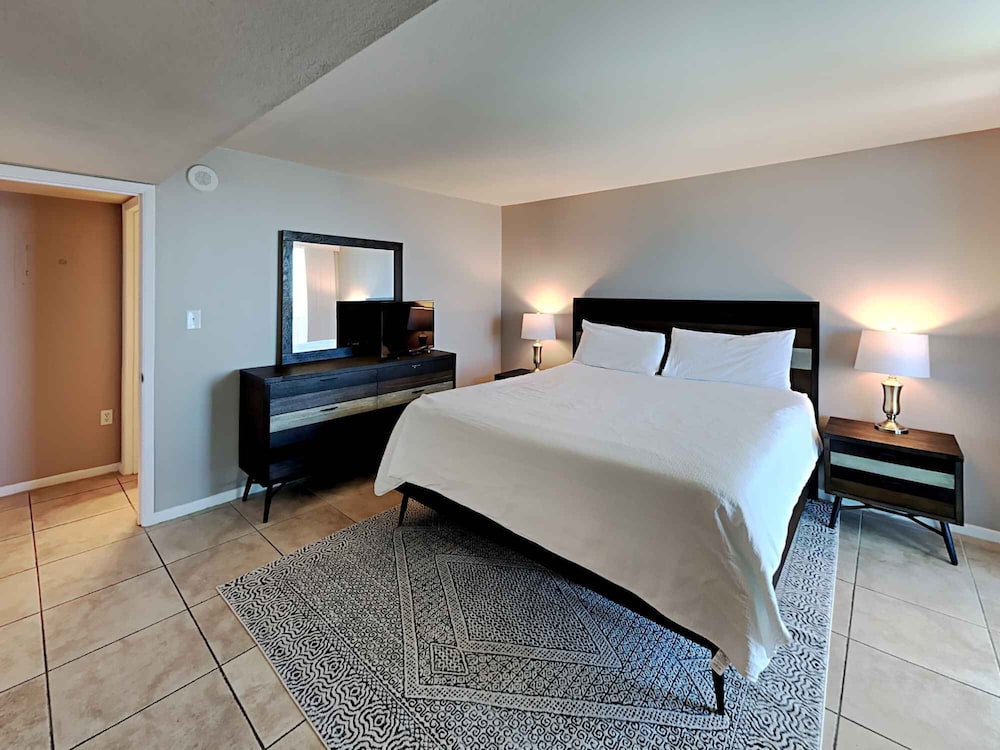 Condo, 1 King Bed with Sofa bed, Balcony (#5C - No Pets)