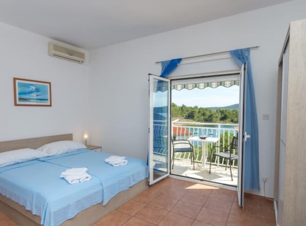 Apartment (One Bedroom Apartment with Balcony an)