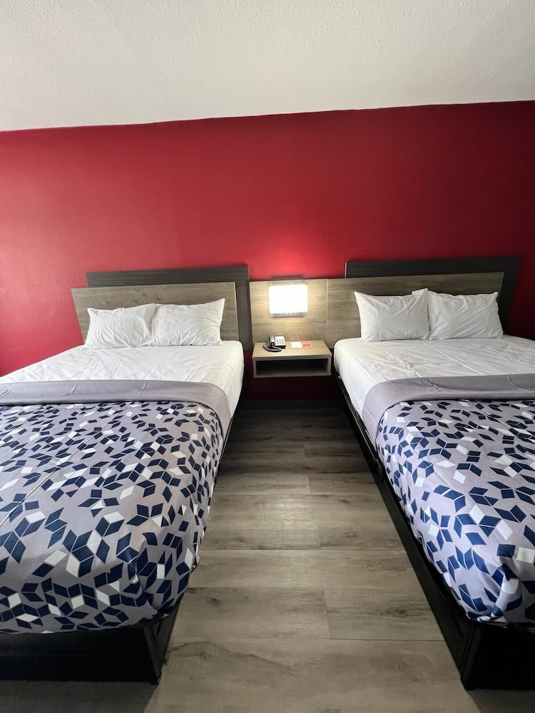 Standard Room, 2 Queen Beds, Non Smoking - Photo 6