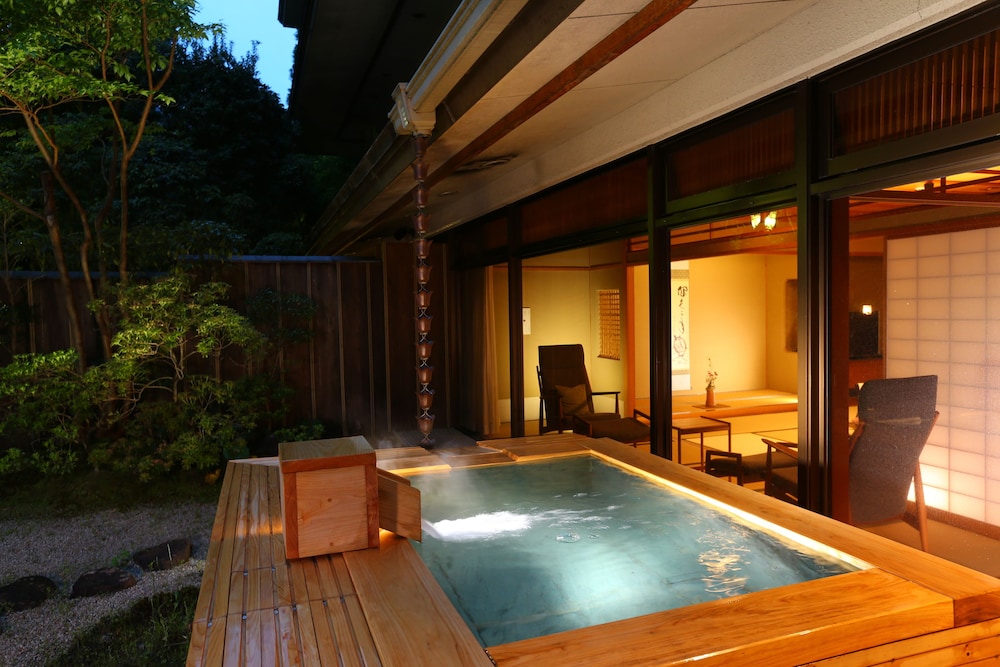 Japanese Western Style Deluxe Suite with Hot Spa (Momoyama-dai Special, Not Hot Spring)