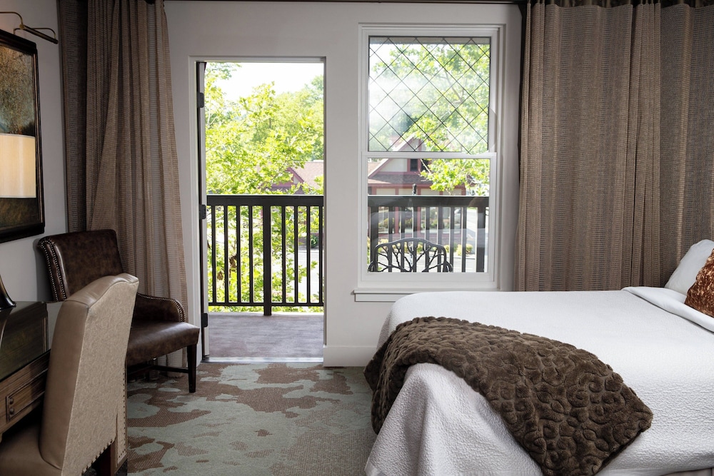 Room, 1 King Bed - Photo 2