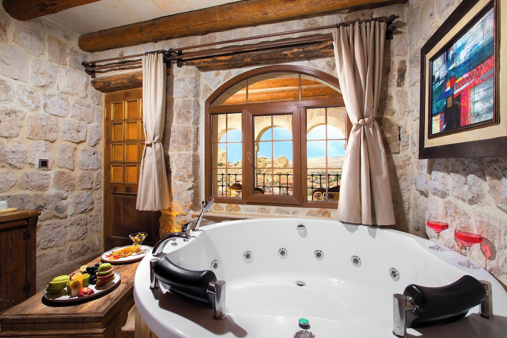 Honeymoon Room, Terrace, City View - Photo 20