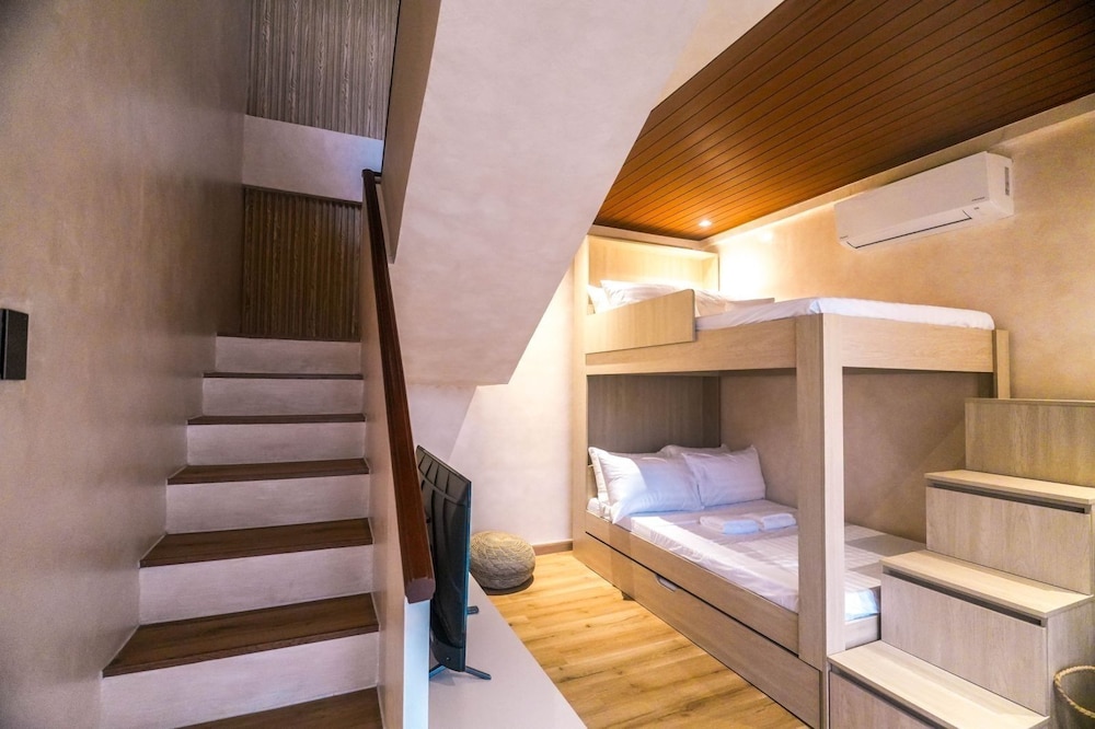 Cabin, Balcony