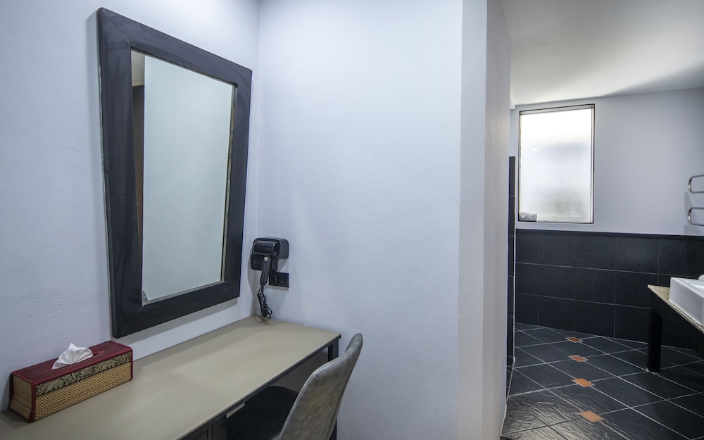 Deluxe Room - Photo 9