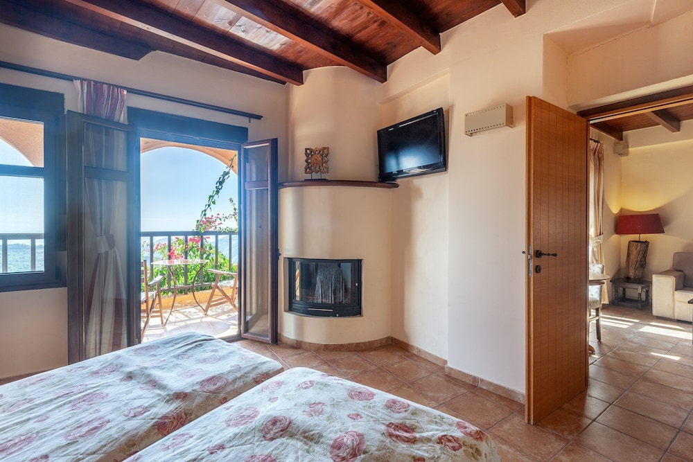 Deluxe Room, Jetted Tub