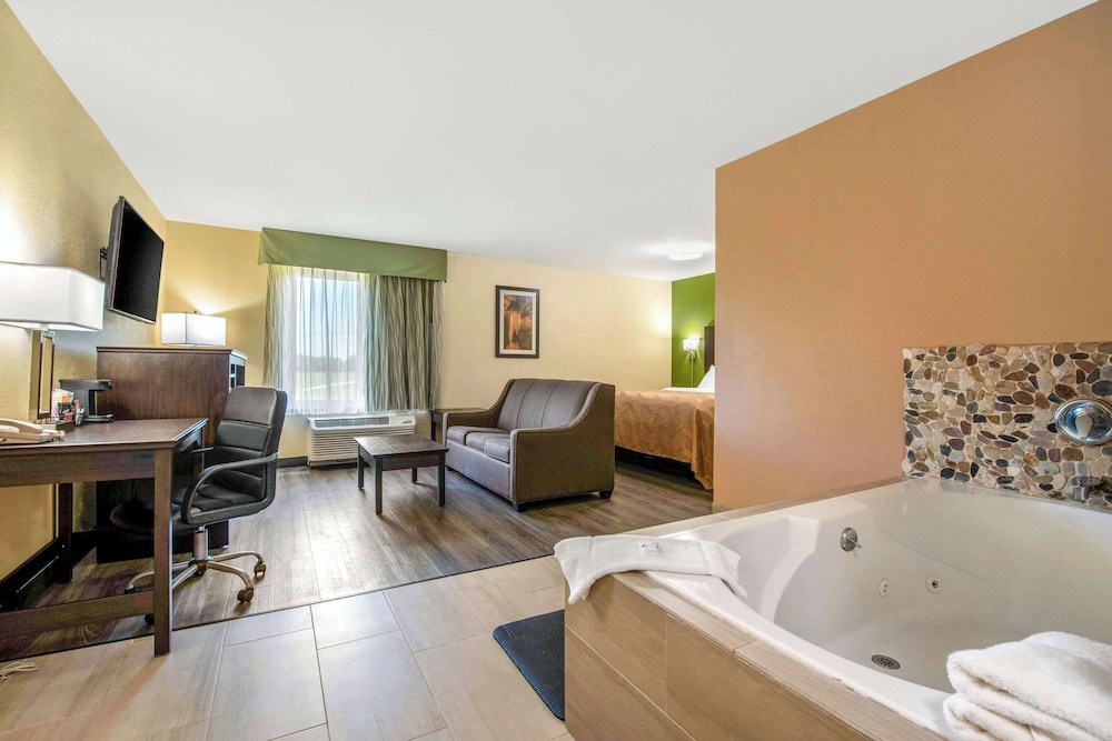 Suite, 1 King Bed, Non Smoking - Photo 3