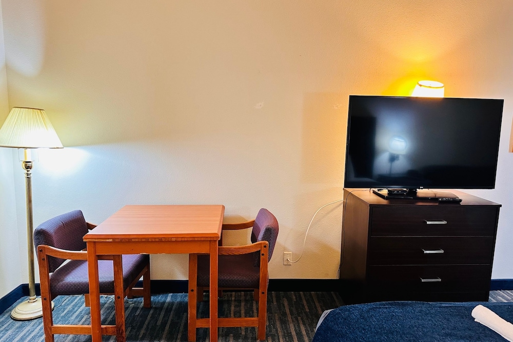 Luxury Room, 1 King Bed With Sofa Bed, Non Smoking, Jetted Tub Pet Room