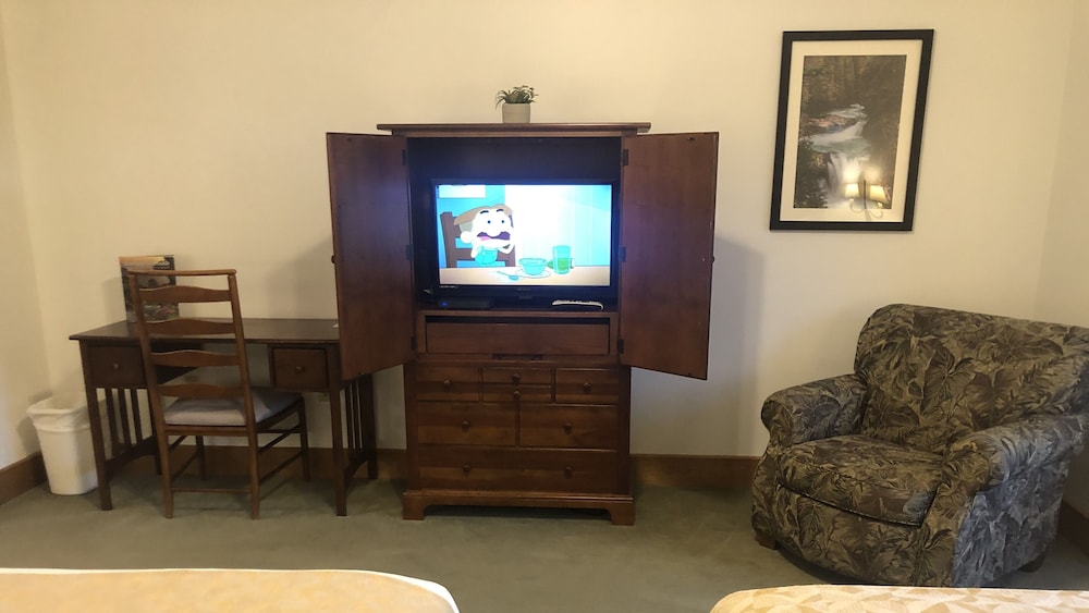 Standard Room, 2 Queen Beds, Non Smoking, Mountain View (03)