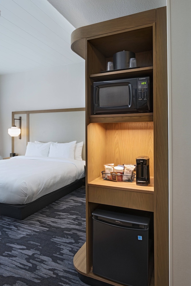 Room, 2 Queen Beds (Mobility Accessible, Roll-In Shower) - Photo 1