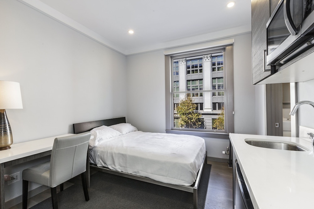 Standard Room, 1 Queen Bed, Kitchenette photo 3