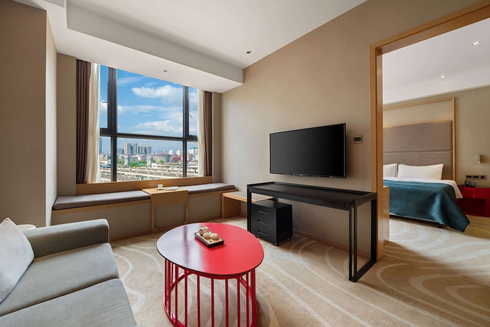 Suite, 1 King Bed, Non Smoking