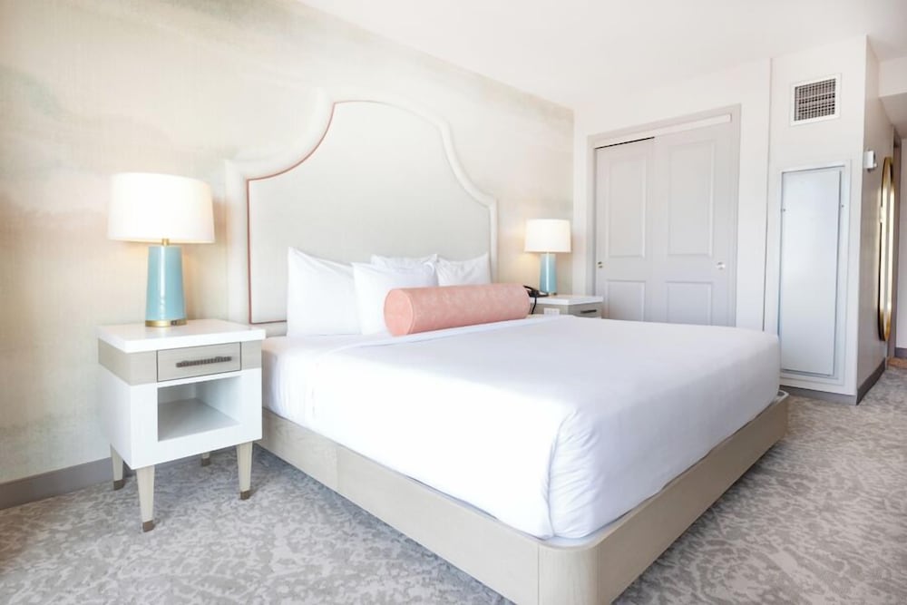 Economy Single Room, 1 King Bed photo 3