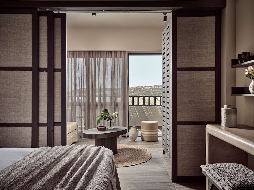 Evergreen Junior Suite with Balcony photo 2
