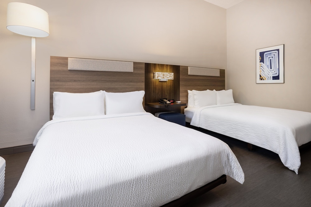 Standard Room, 2 Queen Beds, Accessible (Communication, Roll-In Shower) - Photo 2