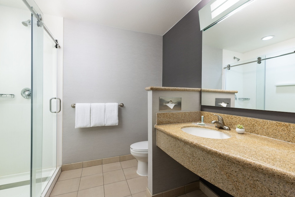 Room, 2 Queen Beds (Hearing Accessible) - Photo 5