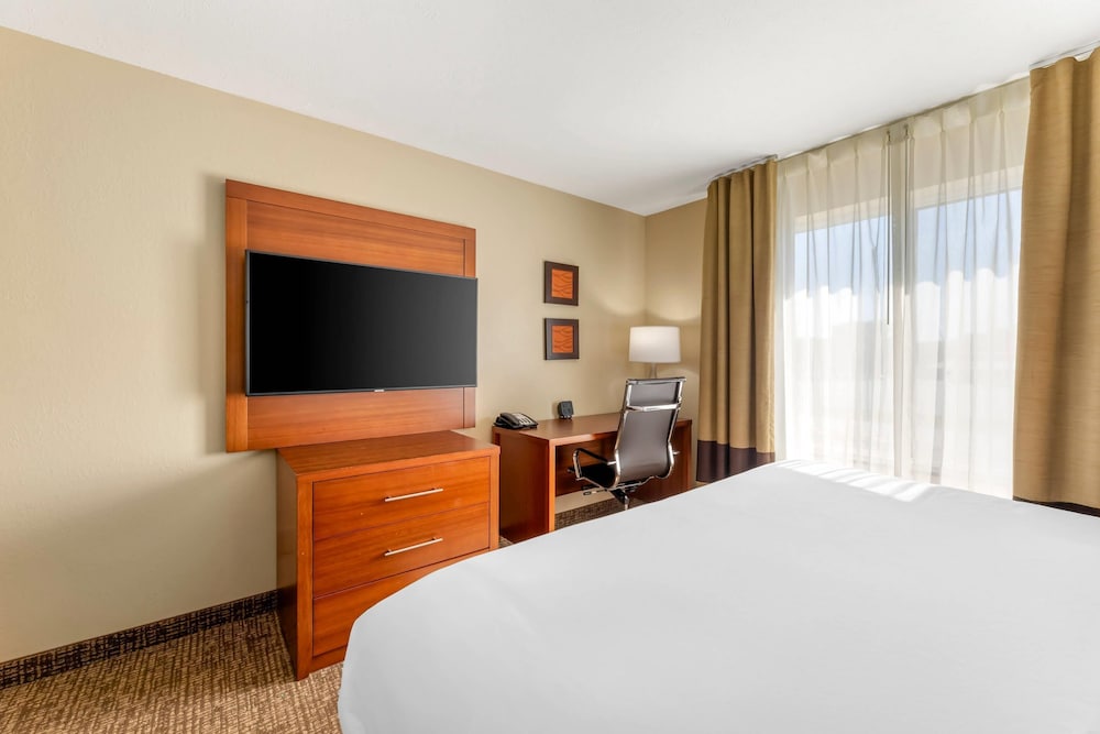 Standard Room, 2 Queen Beds, Accessible, Non Smoking (Roll-In Shower) - Photo 2