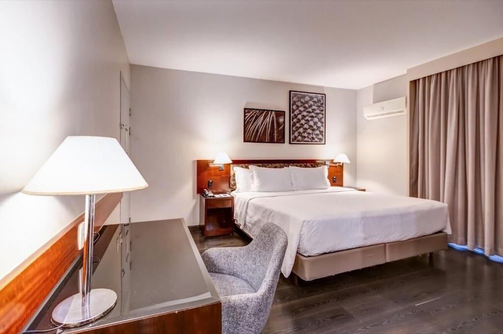 Deluxe Room, 1 Queen Bed, Mobility Accessible - Photo 1