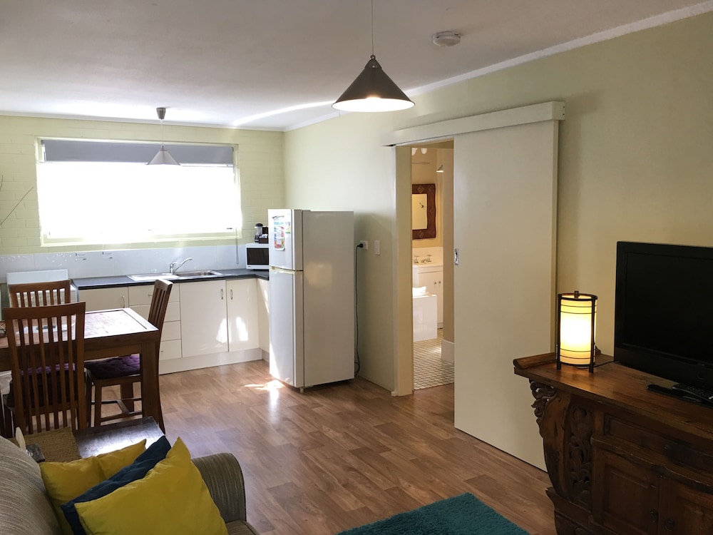 1 Bedroom Apartment, Queen & Single Bed photo 3