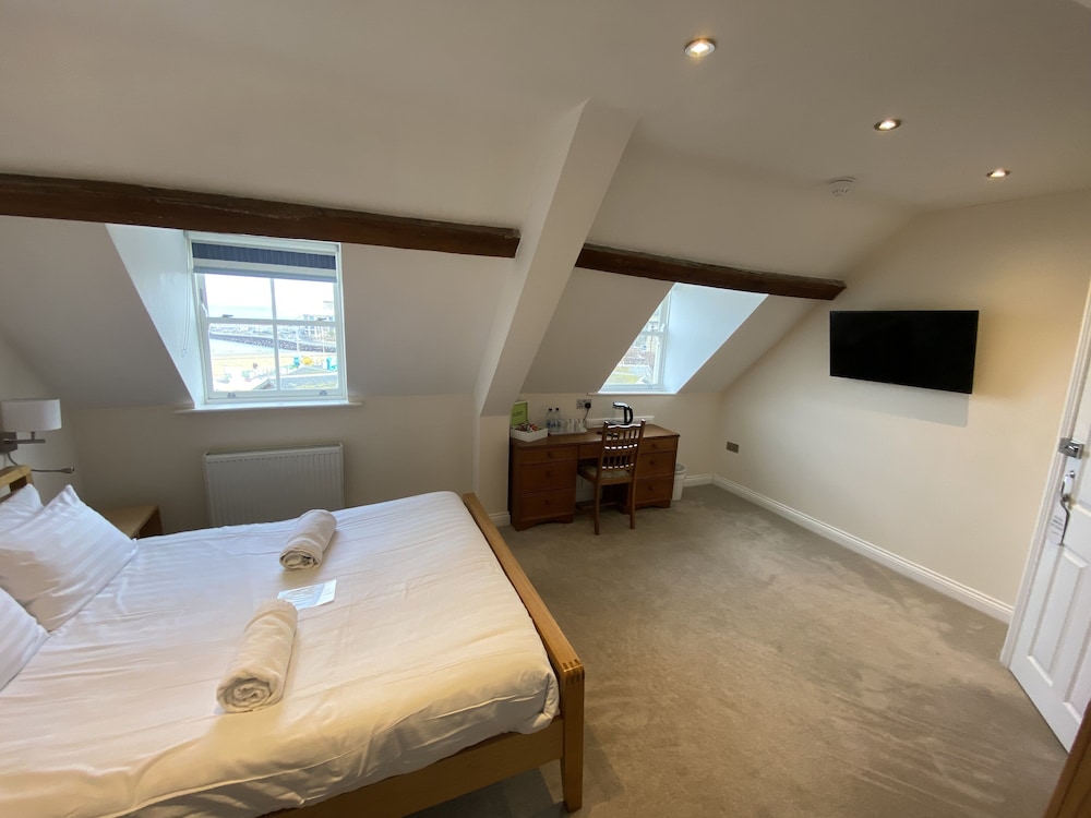 Superior Double Room, Beach View - Photo 8