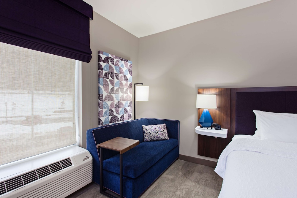 Room, 1 King Bed, Accessible (Hearing) photo 3