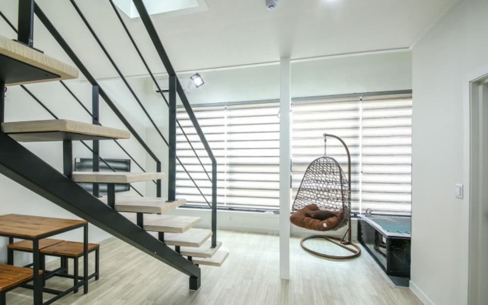 Room (Room 202 (duplex jet spa individual b)