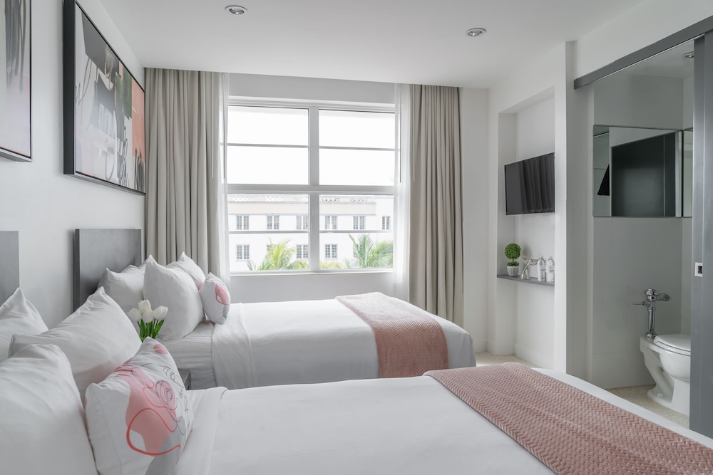 Pool View Room - 2 Double Beds - Photo 3