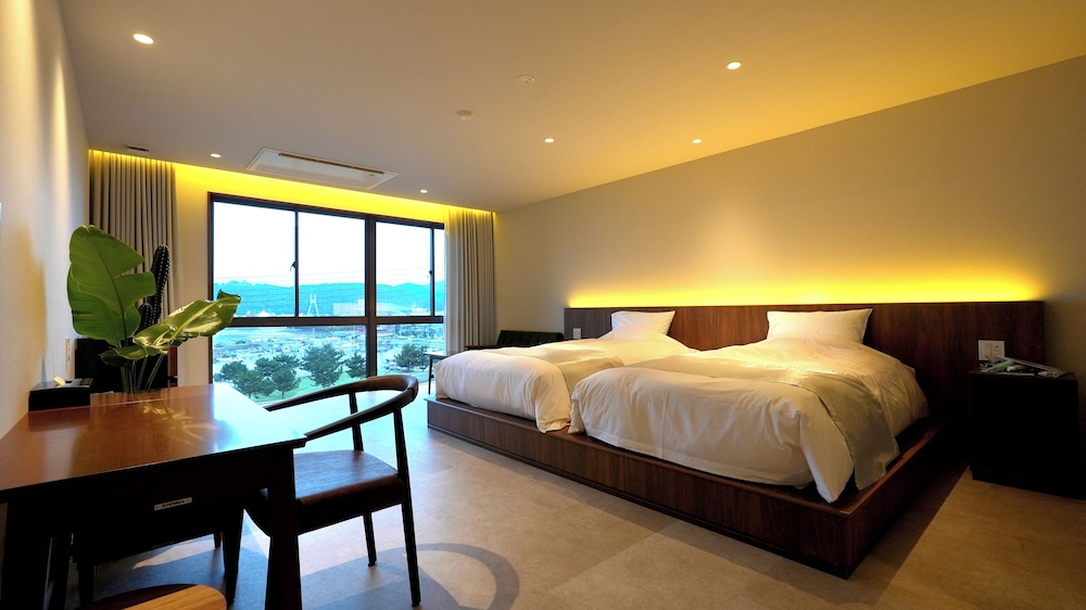 Suite, Ocean View