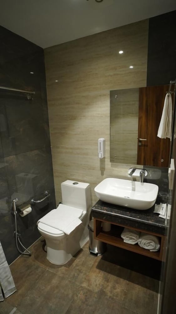 Executive Room - Photo 6