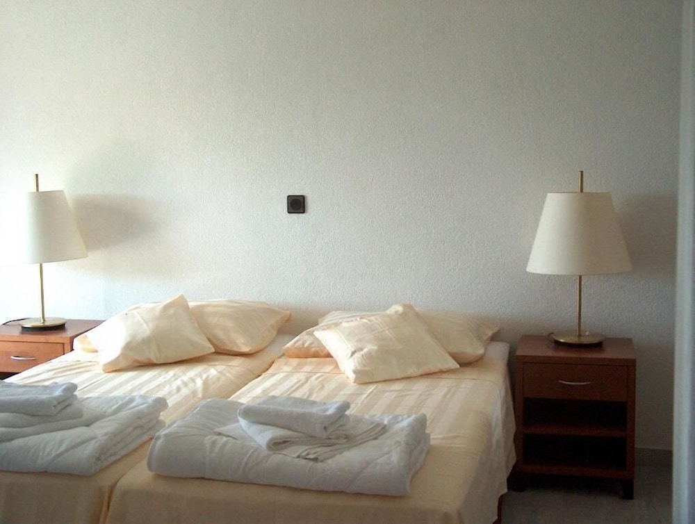 Apartment, 2 Bedrooms, Ground Floor photo 1