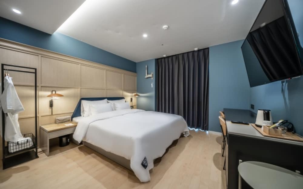 Standard Double Room - Photo 14