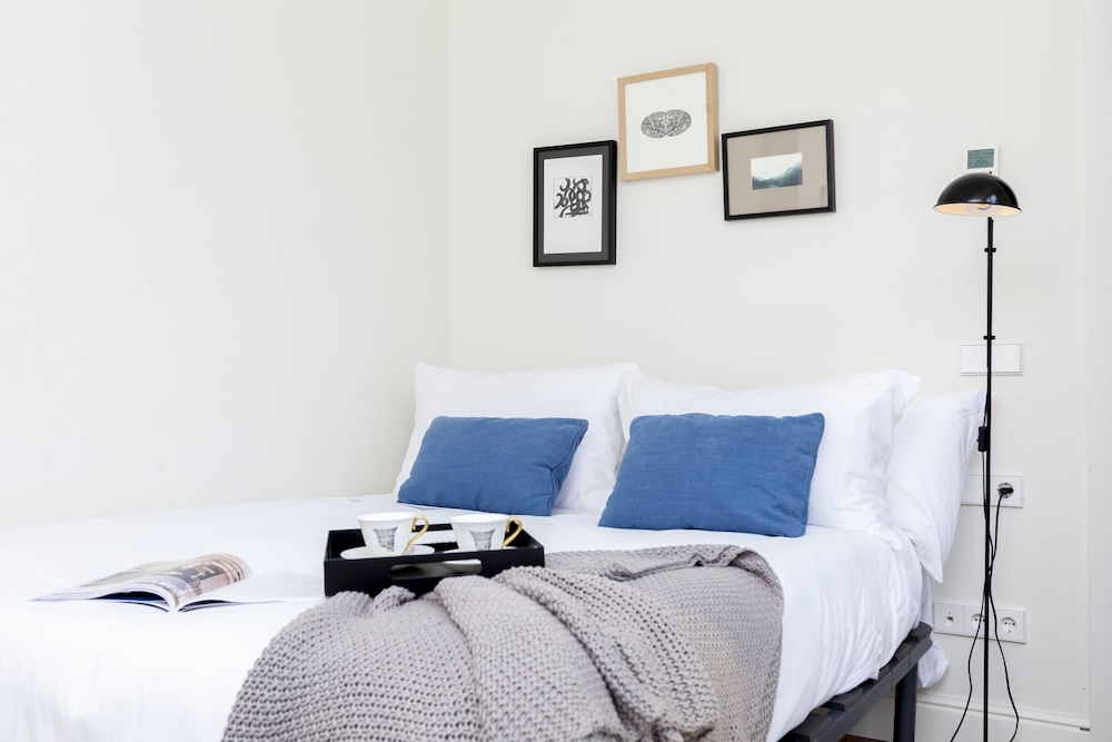 Suite, 2 Bedrooms, Terrace - Photo 4