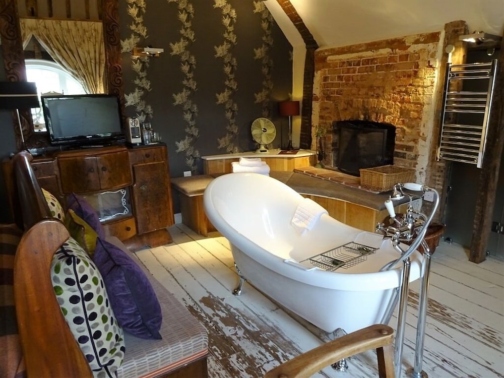 Superior Double Room, Ensuite (KING) - Photo 2