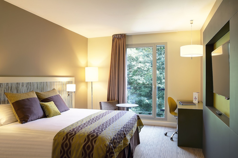 Standard Room, 1 King Bed, Non Smoking (Forest) - Photo 2