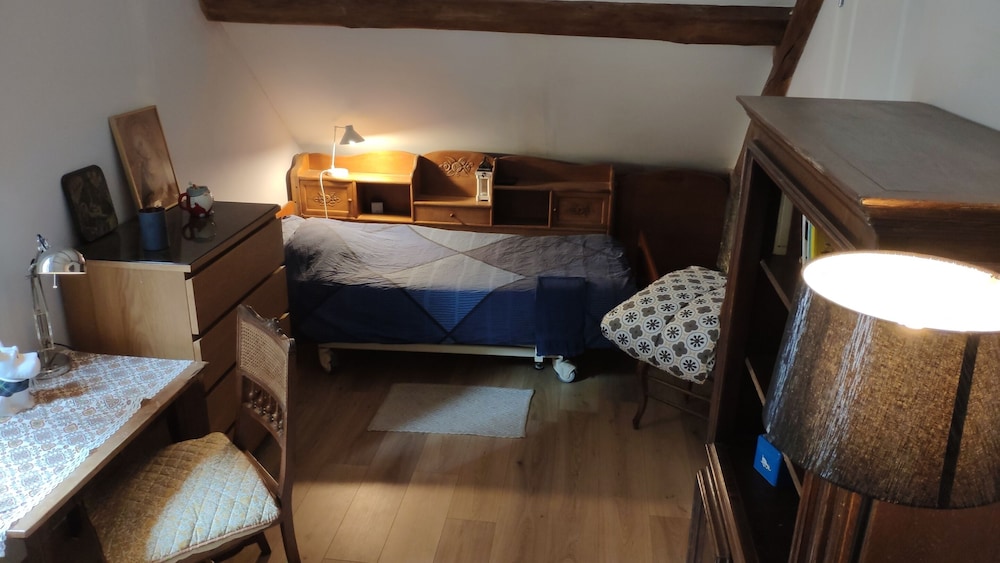 Twin Room, Shared Bathroom (Chambre Clocher) photo 1