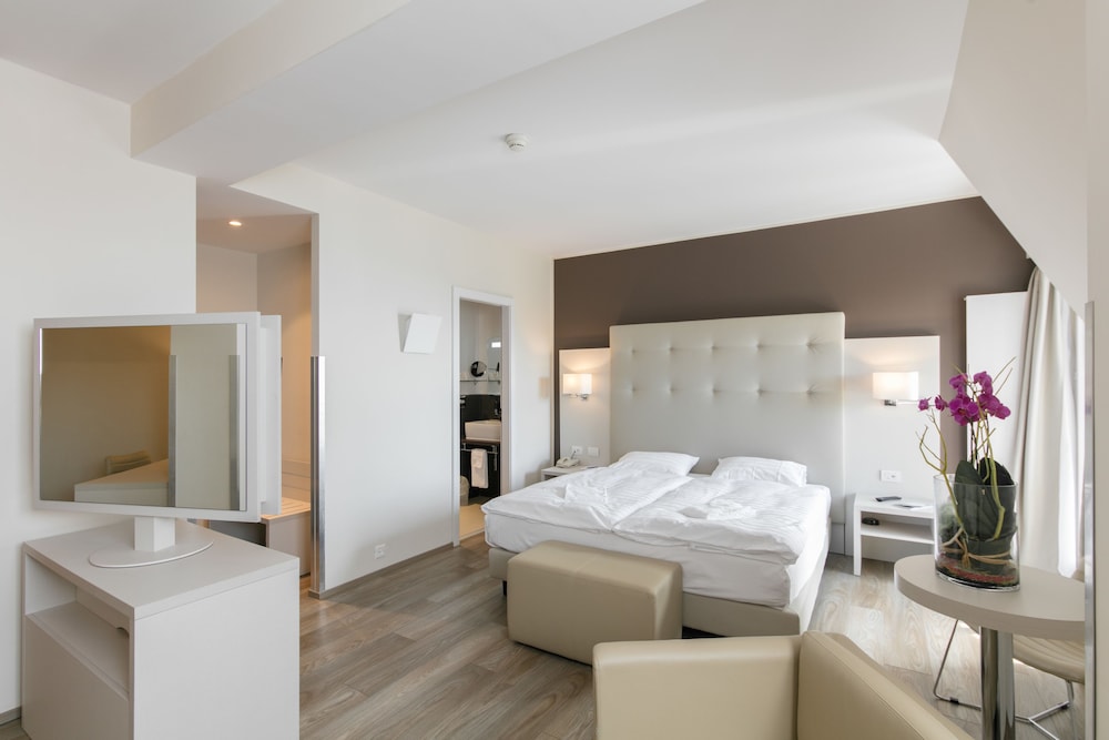 Junior Suite, Balcony, Garden View photo 1
