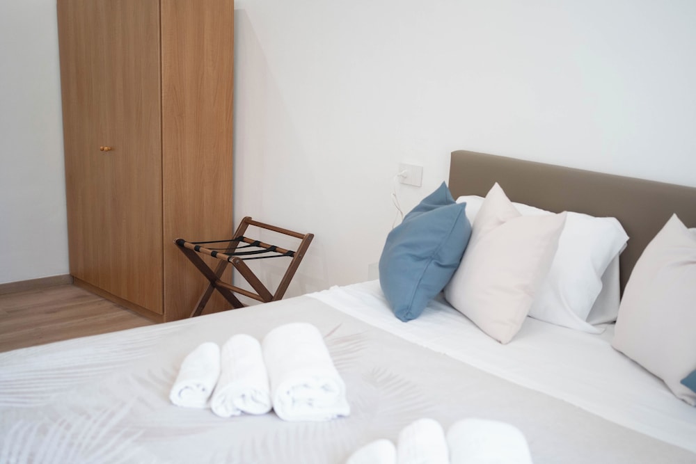 Basic Double Room, Garden View