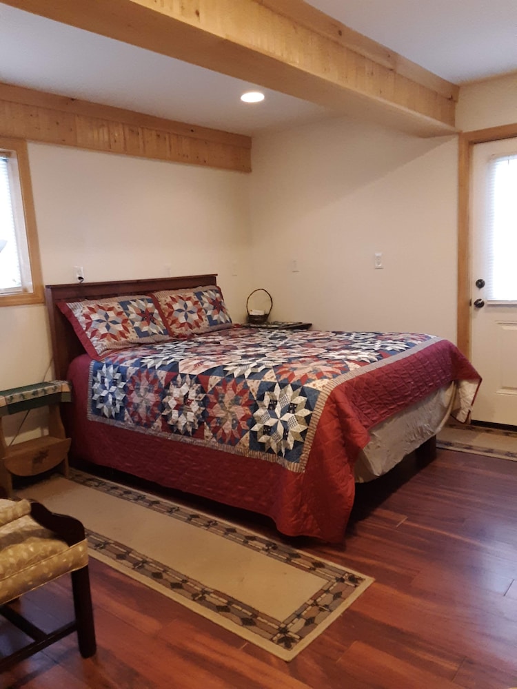 Economy Room, 1 Queen Bed, Mountain View, Ground Floor photo 1